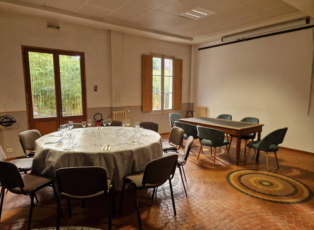 Reception room at Le Domino in Draguignan